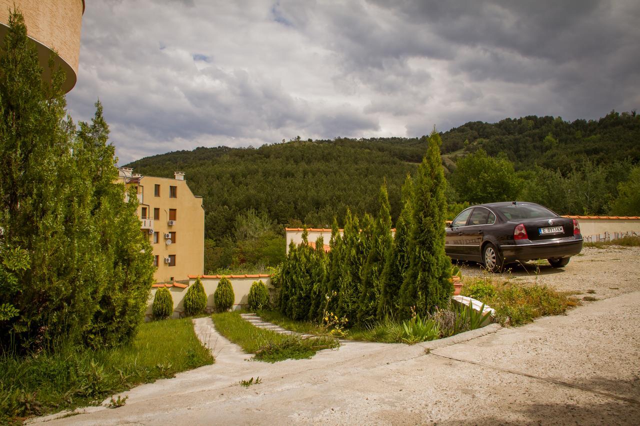 Вихрен-Стаи И Апартаменти За Гости ซันดันสกี ภายนอก รูปภาพ